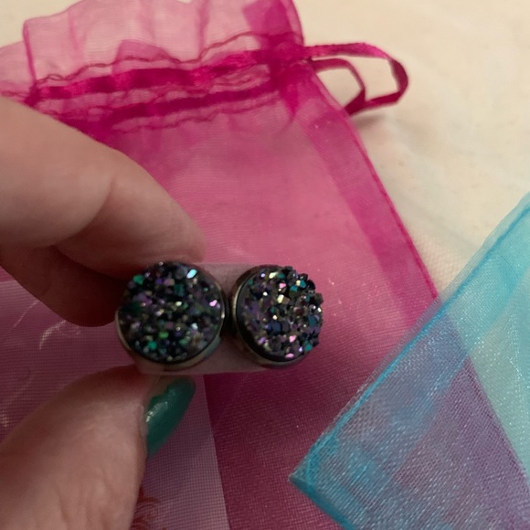 3 pair of Newborn Feathers earrings - Picture 3 of 3